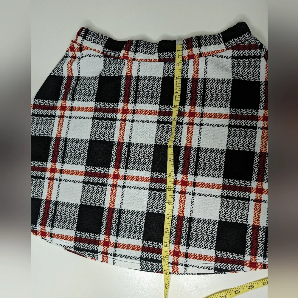 Angie Girls X- Large Girls Mini Skirt Black Red White Plaid Preowned - Picture 10 of 12